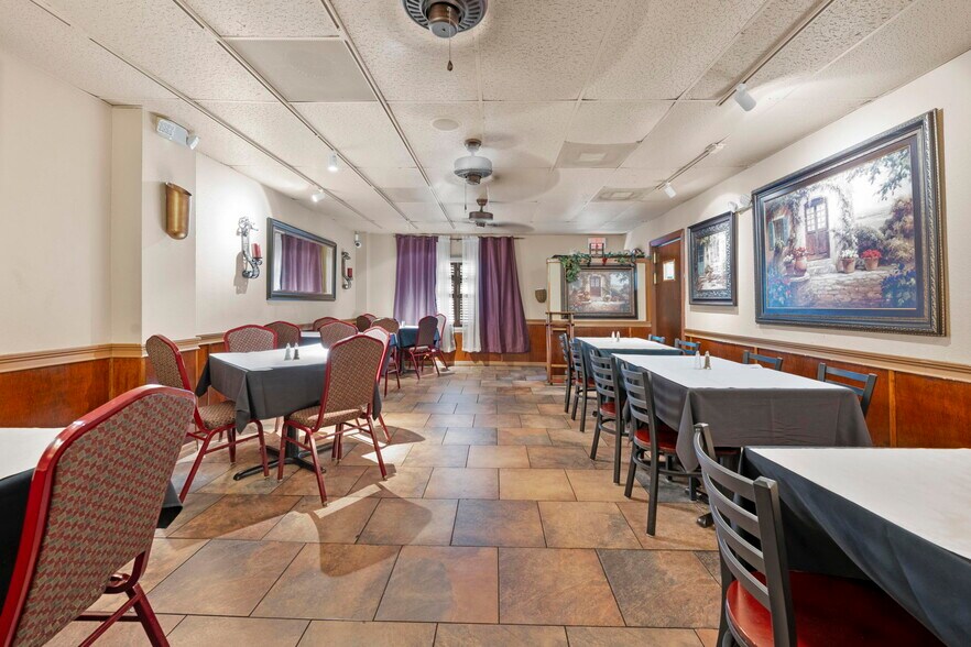 More Photos Of 7390 Shoal Line Blvd, Weeki Wachee Specialty For Sale