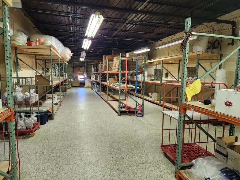 More Photos Of 2708-2714 S 9th Ave, Broadview Manufacturing For Sale