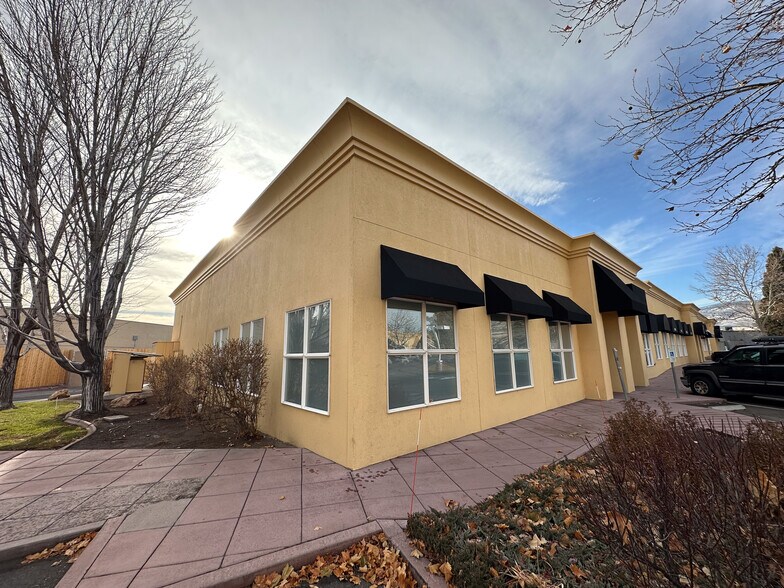 More Photos Of 770-780 Smithridge Dr, Reno Showroom For Lease