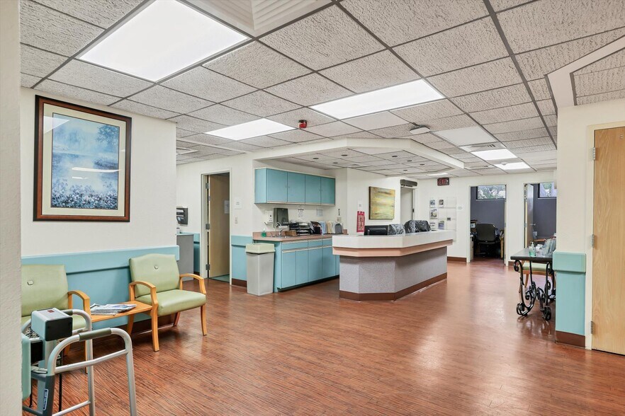 More Photos Of 6215 21st Ave, Bradenton Medical For Sale