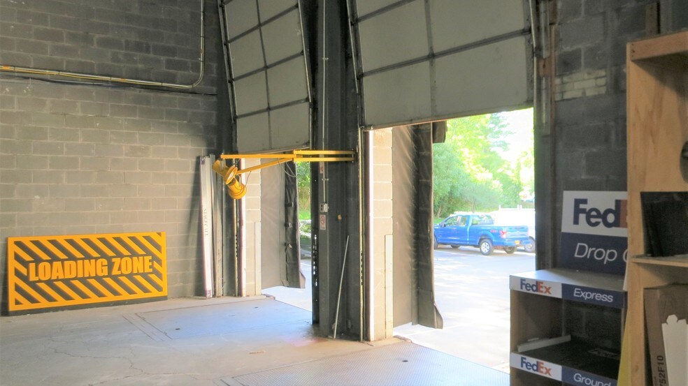 More Photos Of 3 Alpine Ct, Chestnut Ridge Service For Lease