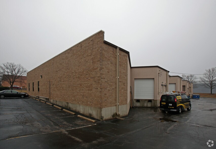 More Photos Of 11905-11923 Borman Dr, Maryland Heights Flex For Lease