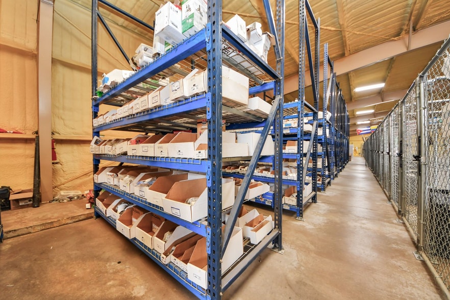 More Photos Of 10814 Woodedge Dr, Houston Warehouse For Sale