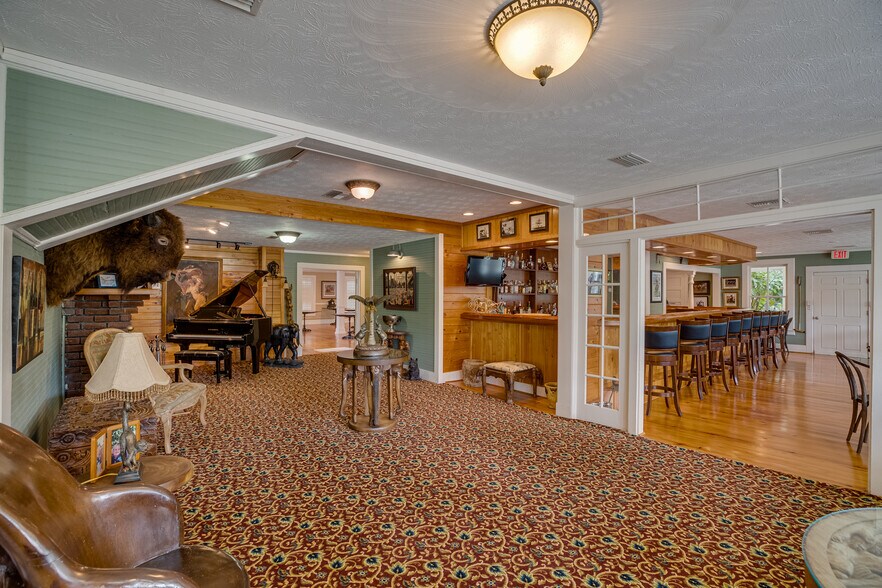 More Photos Of 107 N Broadway St, Fellsmere Hotel For Sale