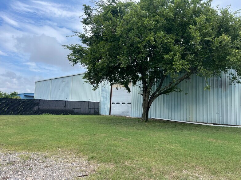 More Photos Of 575 Proffitt st, Midlothian Warehouse For Lease