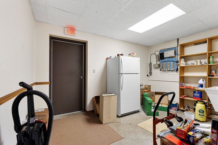 More Photos Of 1373 Kimberly Dr, Neenah Flex For Sale