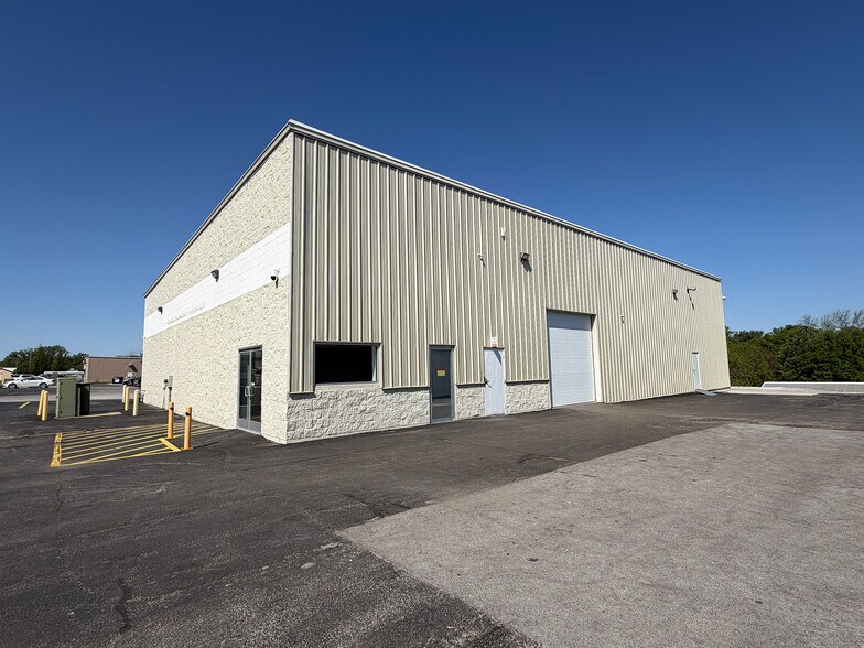 More Photos Of 1112 Applewood Dr, Papillion Warehouse For Lease