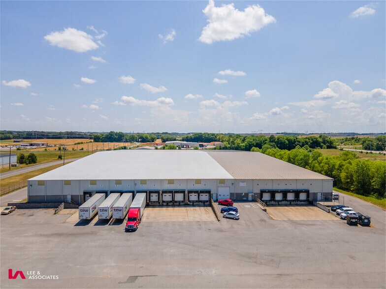 More Photos Of 1136 Dunlop Ln, Clarksville Warehouse For Lease