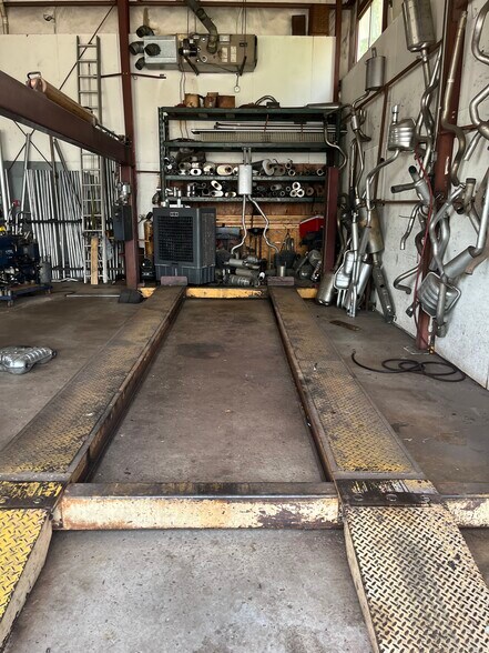 More Photos Of 2285 Crain Hwy, Waldorf Auto Repair For Sale