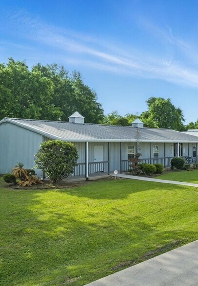 More Photos Of 421 Jones Rd, Highlands Warehouse For Lease