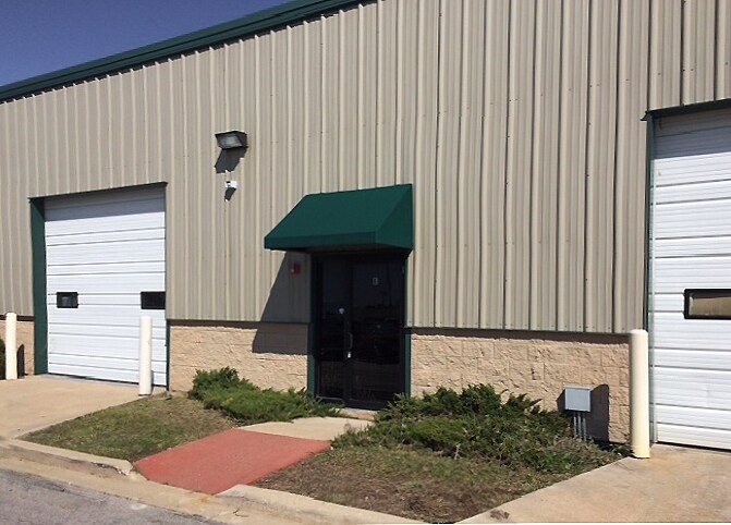 More Photos Of 125 Kirkland Cir, Oswego Warehouse For Lease