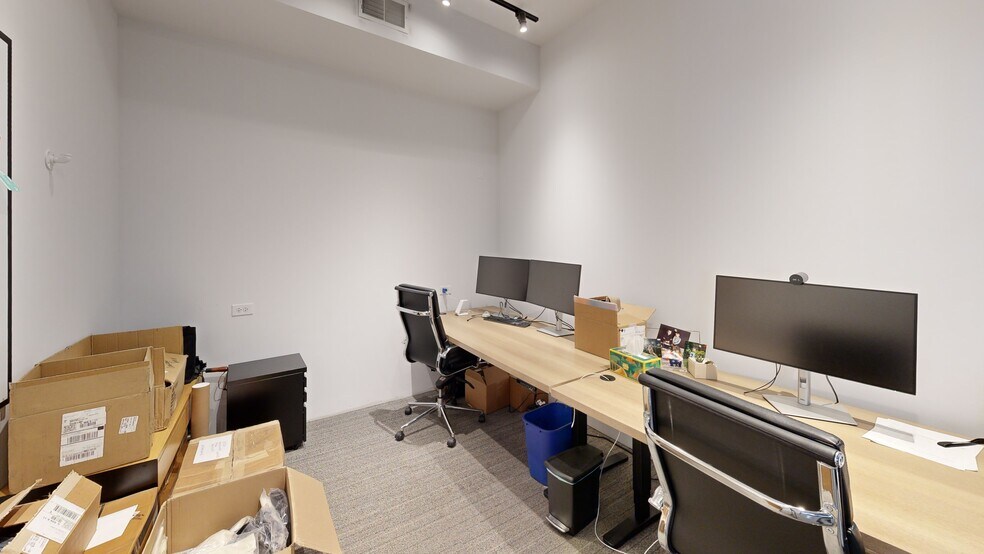 More Photos Of 1643 N Milwaukee Ave, Chicago Office For Lease