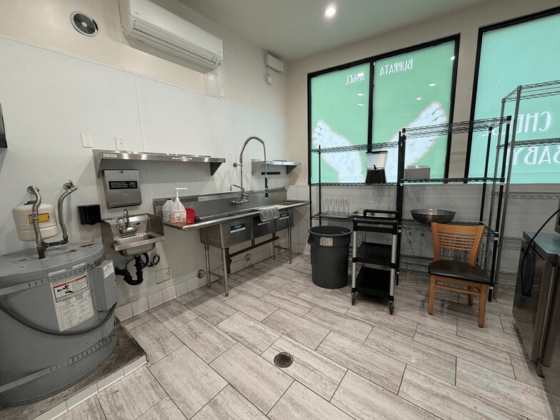 More Photos Of 161-163 S Crescent Heights Blvd, Los Angeles Storefront Retail Residential For Lease