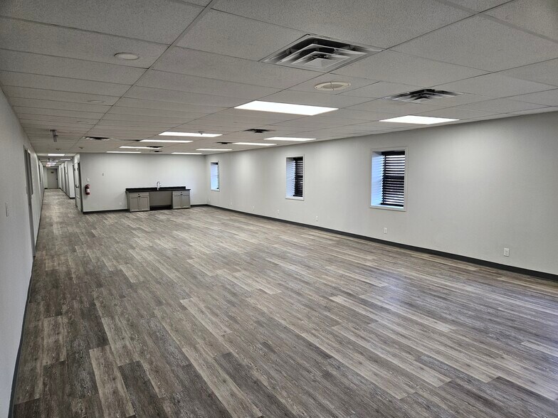 More Photos Of 13700-13812 US Highway 90 W, San Antonio Warehouse For Sale