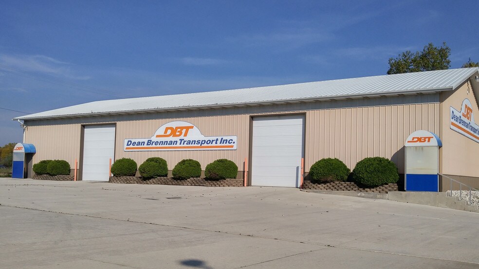 More Photos Of 1200 N 24th St, Manitowoc Showroom For Lease