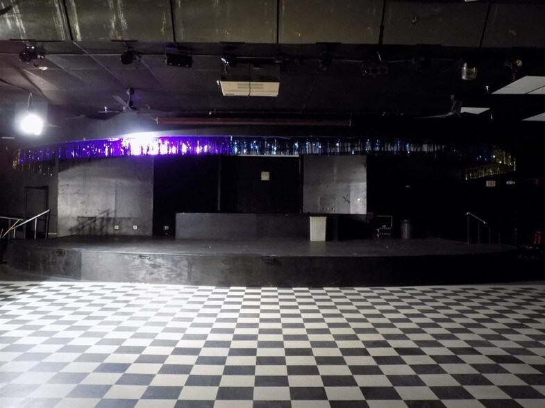 More Photos Of 2403 N Cornell St, Lubbock Bar For Sale