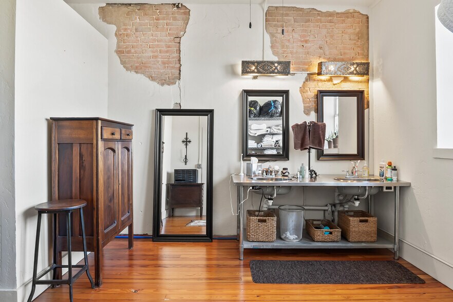 More Photos Of 118 W. Grand St, Whitewright Storefront Retail Residential For Sale