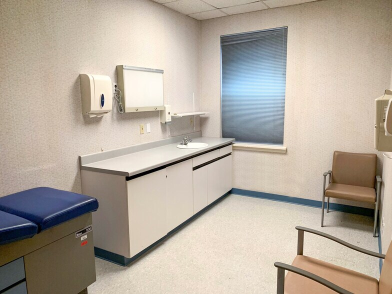 More Photos Of 266 White Plains Rd, Eastchester Office For Sale