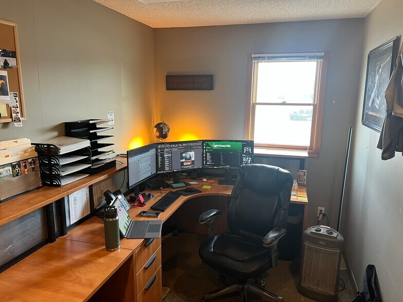 More Photos Of 3095 NW 162nd Ln, Andover Warehouse For Sale