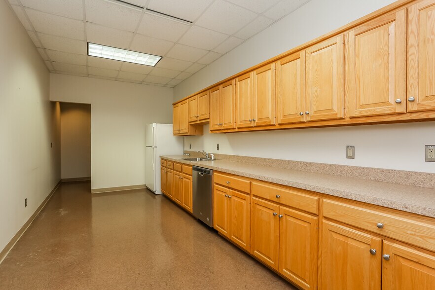 More Photos Of 125 Powder Forest Dr, Simsbury Office For Sale