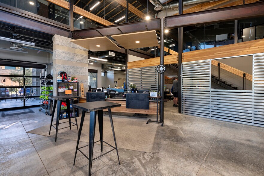 More Photos Of 17465 N 93rd St, Scottsdale Showroom For Sale