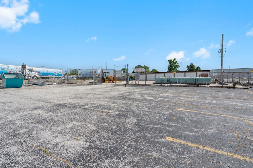 More Photos Of 2752 E Kearney St, Springfield Freestanding For Sale