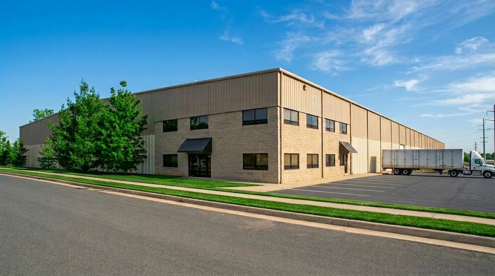 Primary Photo Of 10902-10904 Carolina Dr, Manassas Warehouse For Lease