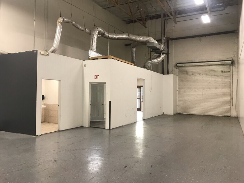 More Photos Of 1000 N Stephanie Pl, Henderson Warehouse For Lease