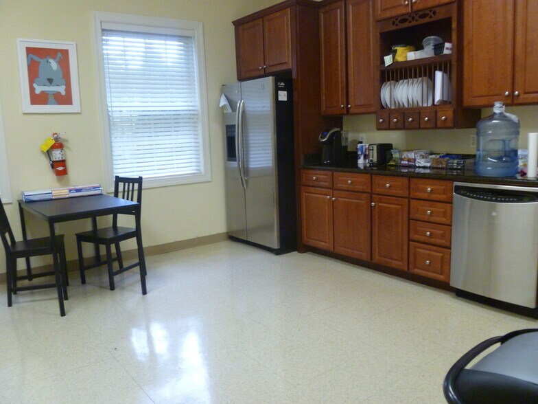 More Photos Of 4000-4008 Genesee Pl, Woodbridge Medical For Sale