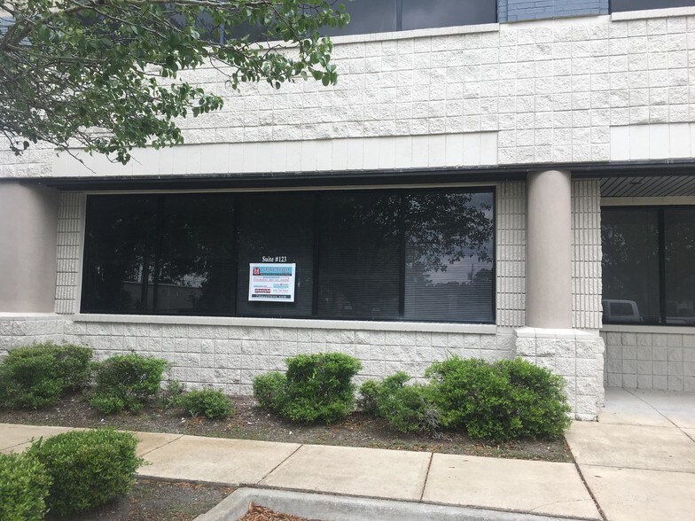 More Photos Of 130 N Gross Rd, Kingsland Medical For Sale