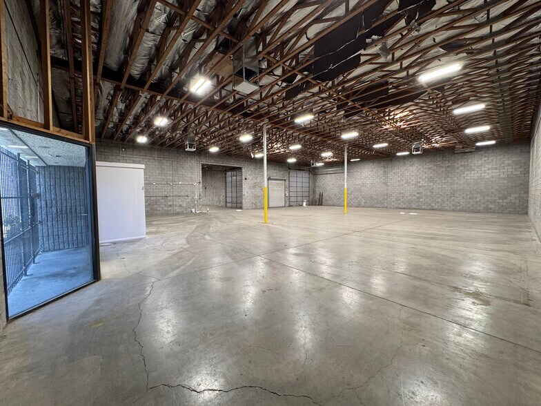 More Photos Of 3745 E Wier Ave, Phoenix Warehouse For Lease