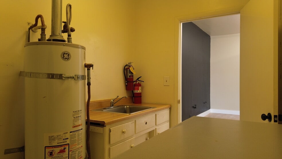 More Photos Of 2358-2368 Lincoln St, Oroville Office For Lease