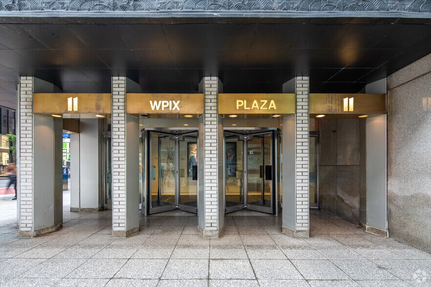 More Photos Of 220 E 42nd St, New York Office For Lease