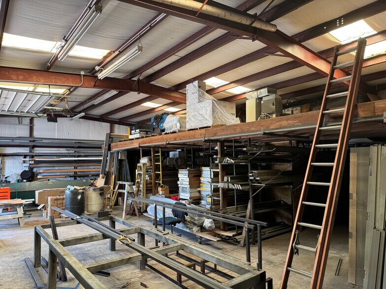 More Photos Of 3025 N Saint Peters Pky, Saint Peters Showroom For Sale