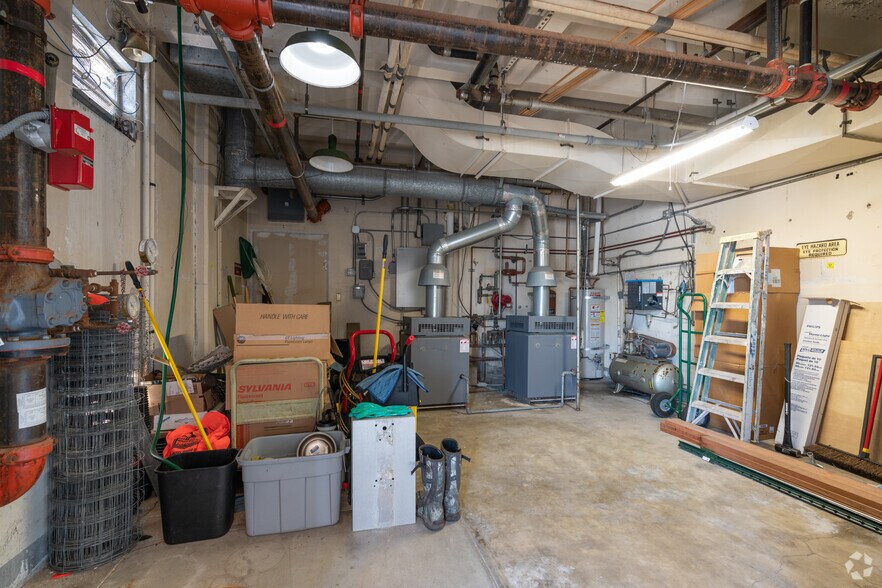 More Photos Of 1352 Lighthouse Ave, Pacific Grove Office For Lease