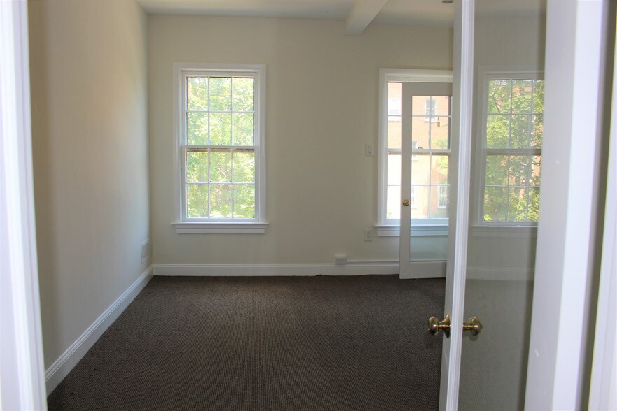 More Photos Of 1804 T St NW, Washington Office For Lease