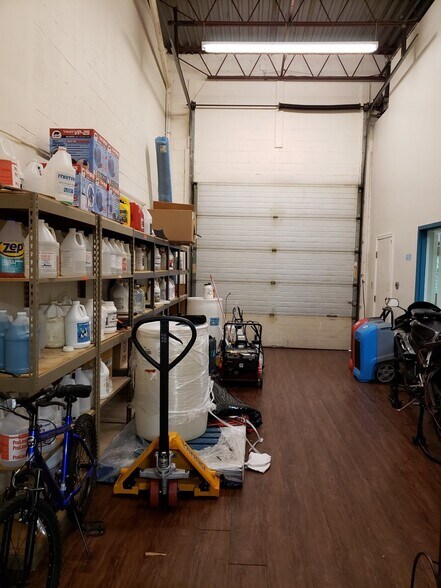 More Photos Of 4926-4950 Eisenhower Ave, Alexandria Light Distribution For Lease