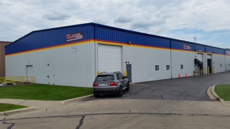 Primary Photo Of 440 Industrial Dr, Naperville Warehouse For Lease