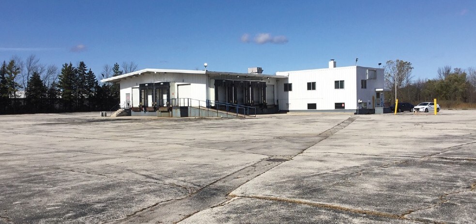More Photos Of 4117 Playbird Rd, Sheboygan Truck Terminal For Lease