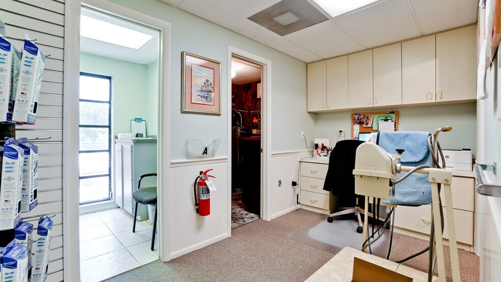 More Photos Of 3003 26th St, Bradenton Medical For Sale