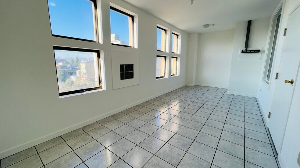 More Photos Of 324 7th St, Oakland General Retail For Sale