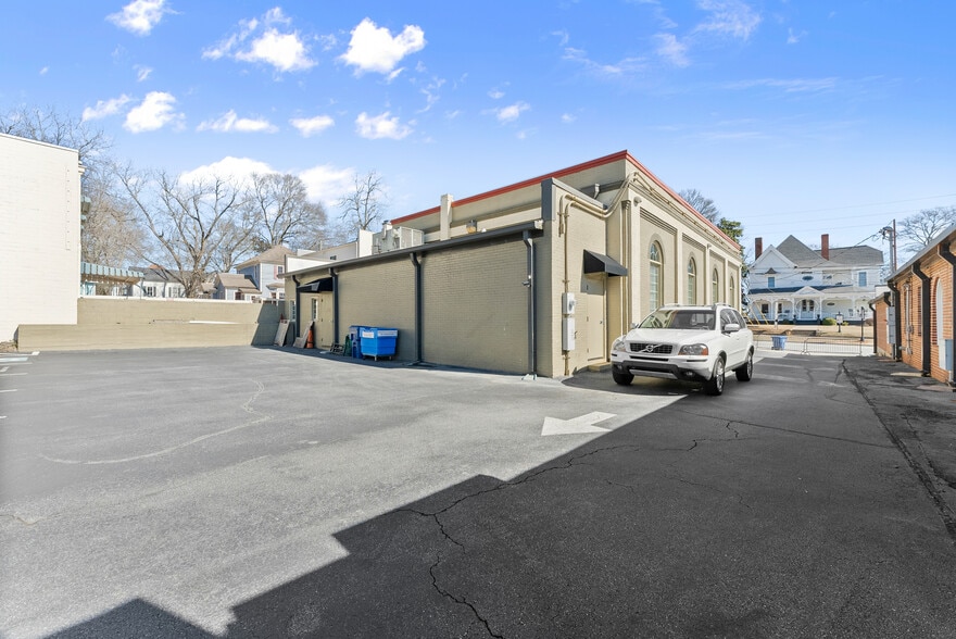 More Photos Of 221 Clayton St, Lawrenceville Office For Lease