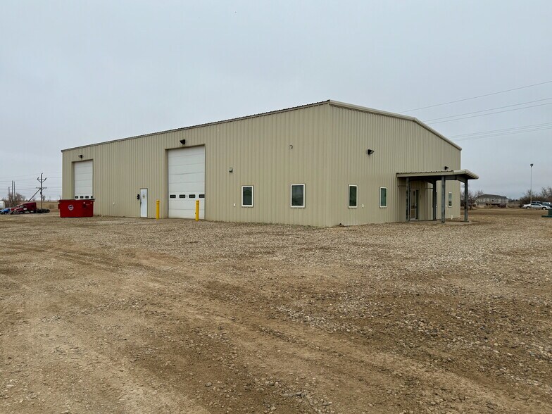 More Photos Of 601 Gilbertson St SE, Tioga Warehouse For Lease