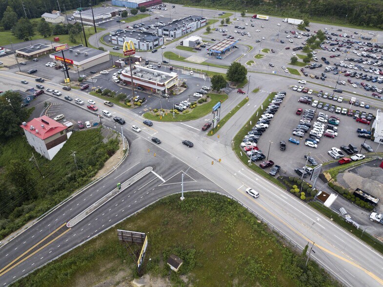 More Photos Of 2600 Middletown Commons, White Hall Storefront For Lease