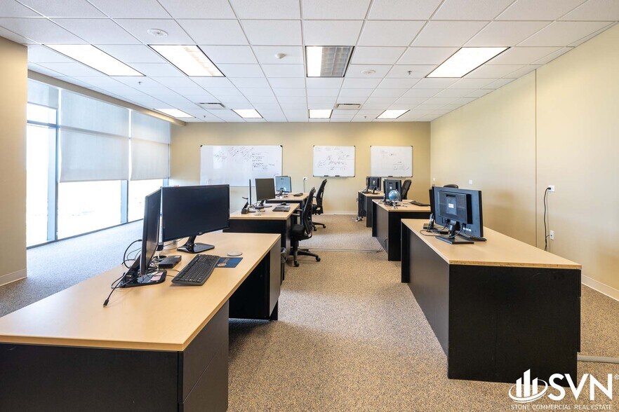 More Photos Of 1648 McGrathiana Pky, Lexington Office For Lease