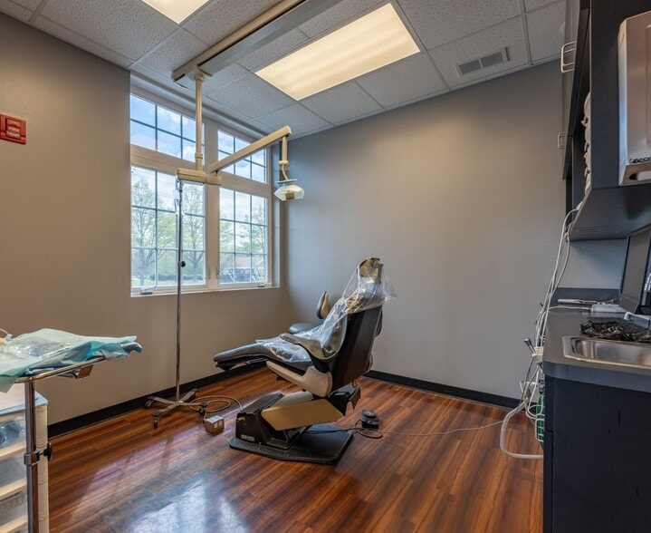 More Photos Of 24020 W Riverwalk Ct, Plainfield Medical For Sale