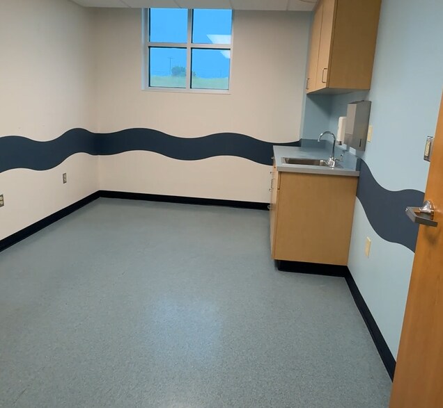 More Photos Of 100 Campus Loop Rd, Middletown Medical For Lease