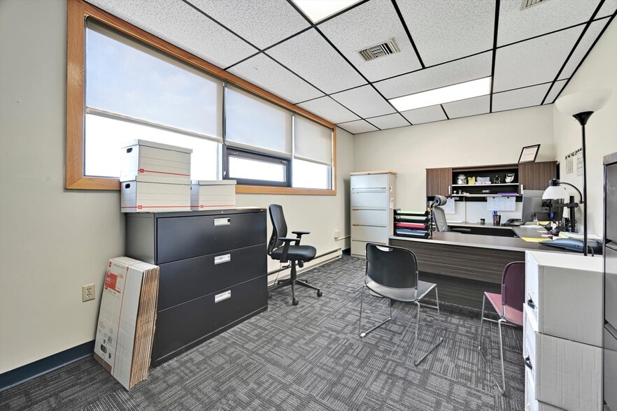 More Photos Of 2014 Laubach Ave, Northampton Office For Sale
