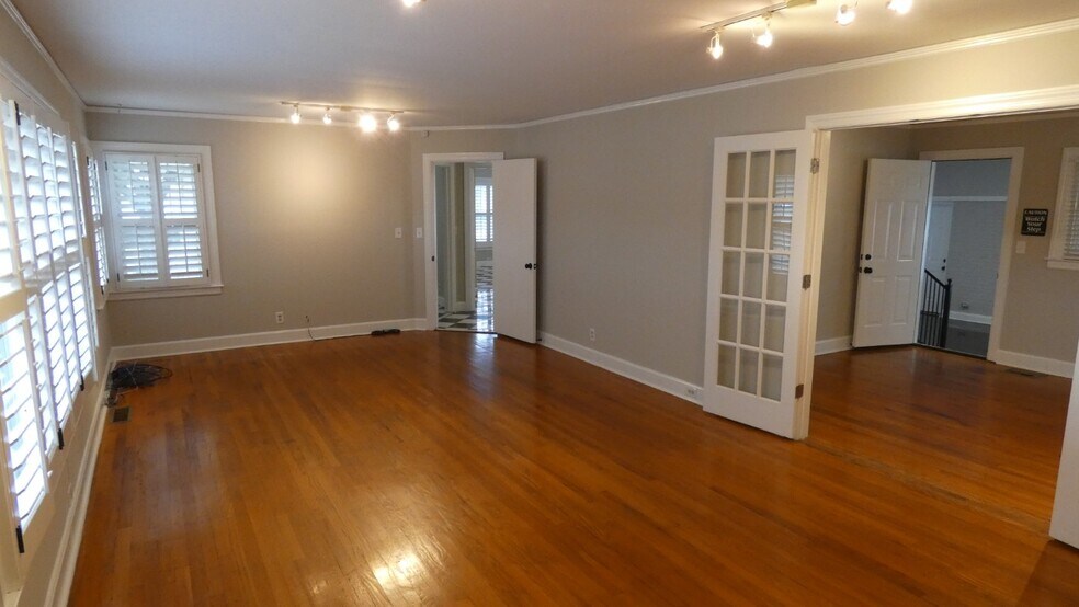 More Photos Of 2911 Middle Tennessee Blvd, Murfreesboro Office Residential For Lease