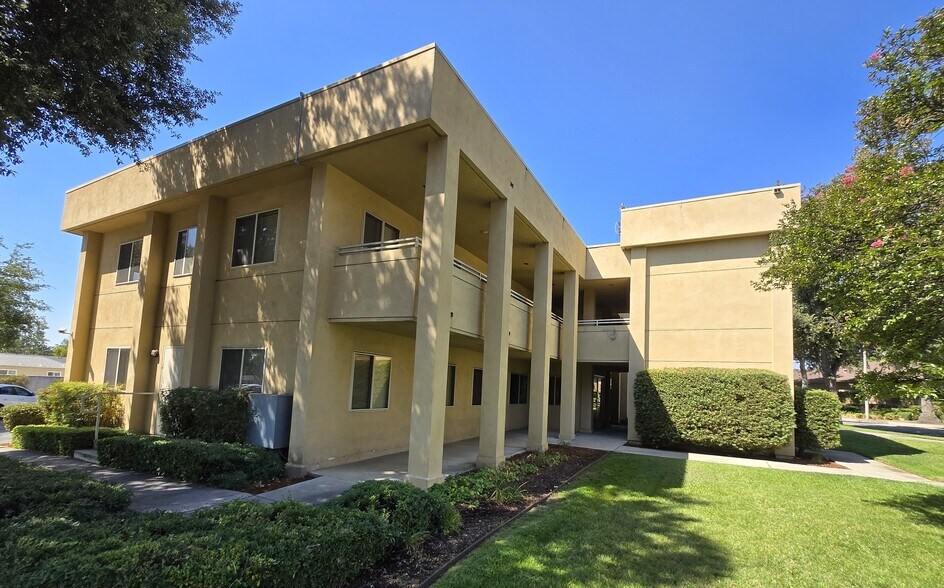 More Photos Of 1060 San Bernardino Rd, Upland Office For Sale